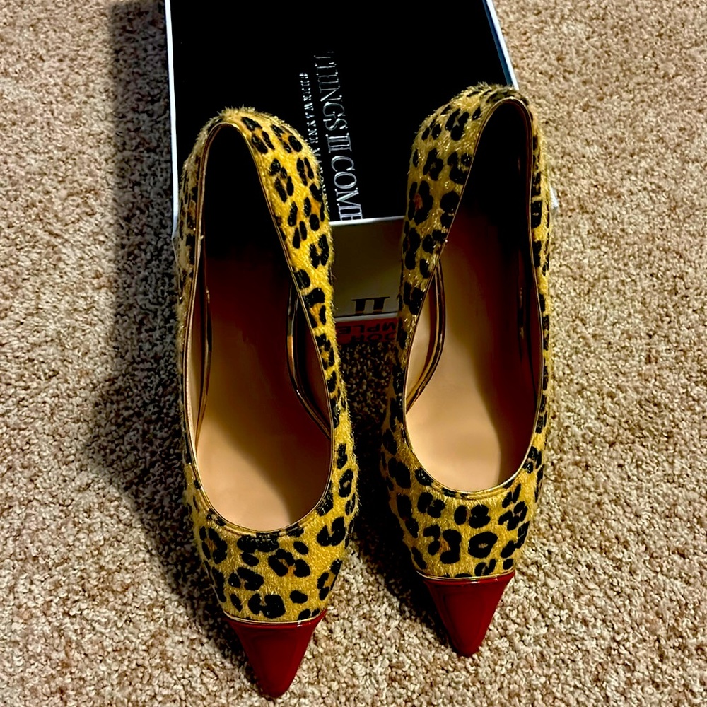 NIB Things II Come leopard heels with red tip